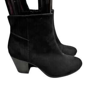 Old Navy Black Suede Round Toe Ankle Booties Women’s Size 9